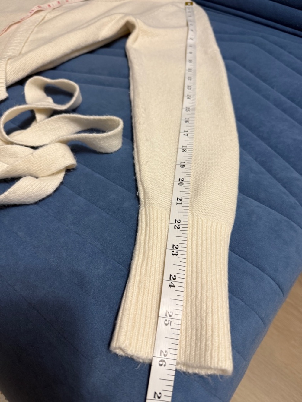 Abercrombie & Fitch Cream Ribbed Knit Sweater Label Detail - Picture 11 of 11